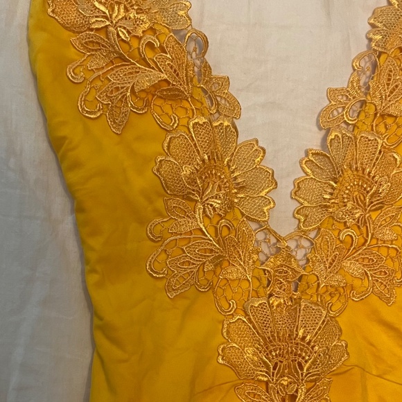 NWT 🌻 Blue Life Women’s Sz XS Eclipse One Piece Swim Body Suit Sunflower Yellow - Picture 7 of 9